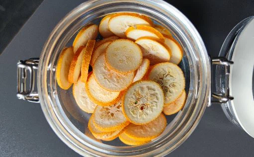 Freeze-dried kumquats